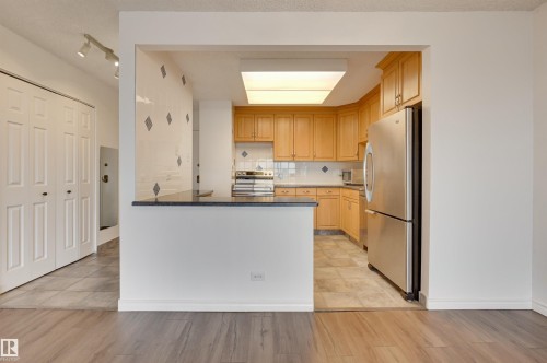 1204 11027 87 Avenue, Edmonton, AB - Indoor Photo Showing Kitchen