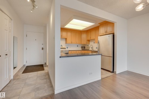 1204 11027 87 Avenue, Edmonton, AB - Indoor Photo Showing Kitchen