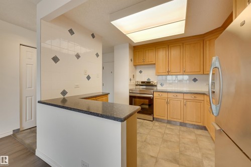 1204 11027 87 Avenue, Edmonton, AB - Indoor Photo Showing Kitchen