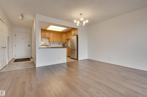 1204 11027 87 Avenue, Edmonton, AB - Indoor Photo Showing Kitchen