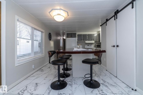 1011 West Mount Crescent, Edmonton, AB - Indoor