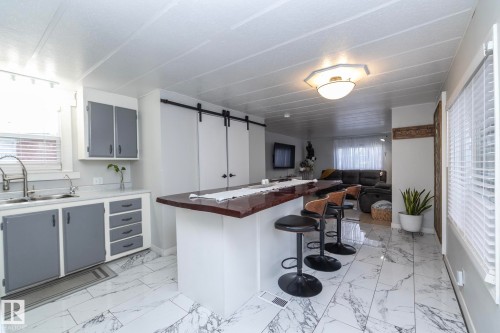 1011 West Mount Crescent, Edmonton, AB - Indoor Photo Showing Kitchen