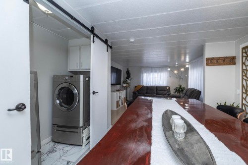 1011 West Mount Crescent, Edmonton, AB - Indoor Photo Showing Laundry Room