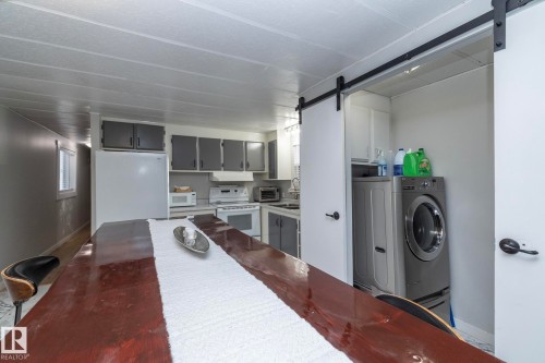 1011 West Mount Crescent, Edmonton, AB - Indoor Photo Showing Laundry Room