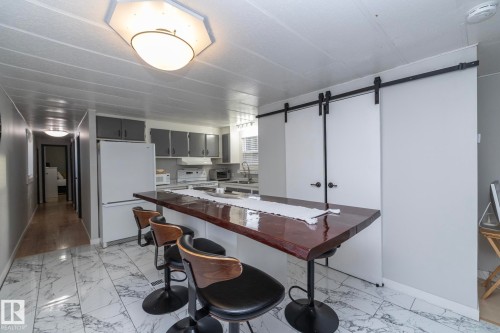 1011 West Mount Crescent, Edmonton, AB - Indoor Photo Showing Kitchen