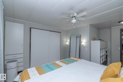 1011 West Mount Crescent, Edmonton, AB - Indoor Photo Showing Bedroom