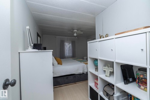 1011 West Mount Crescent, Edmonton, AB - Indoor Photo Showing Bedroom
