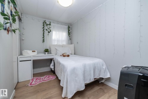1011 West Mount Crescent, Edmonton, AB - Indoor Photo Showing Bedroom