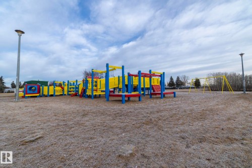 1011 West Mount Crescent, Edmonton, AB - Outdoor