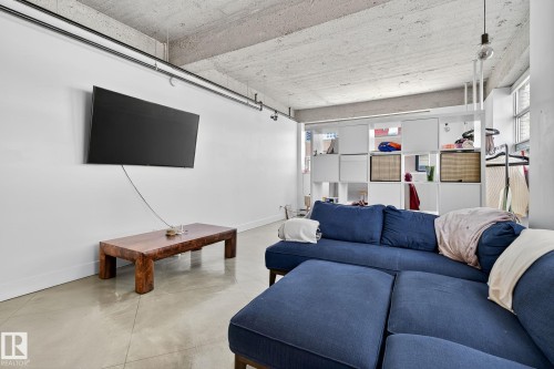 201 10355 105 Street, Edmonton, AB - Indoor Photo Showing Living Room
