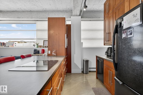 201 10355 105 Street, Edmonton, AB - Indoor Photo Showing Kitchen