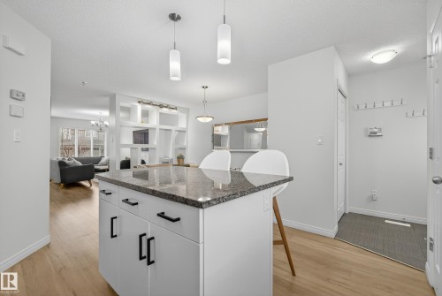 5194 Crabapple Link, Edmonton, AB - Indoor Photo Showing Kitchen