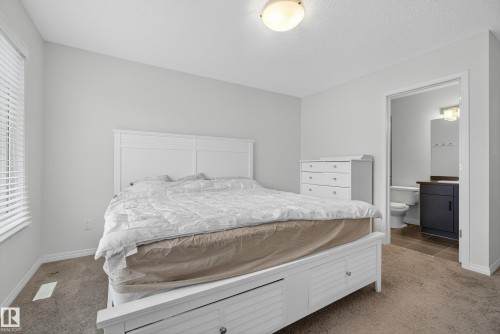 5194 Crabapple Link, Edmonton, AB - Indoor Photo Showing Bedroom