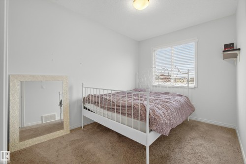 5194 Crabapple Link, Edmonton, AB - Indoor Photo Showing Bedroom
