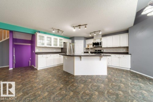 6 Lansing, Spruce Grove, AB - Indoor Photo Showing Kitchen