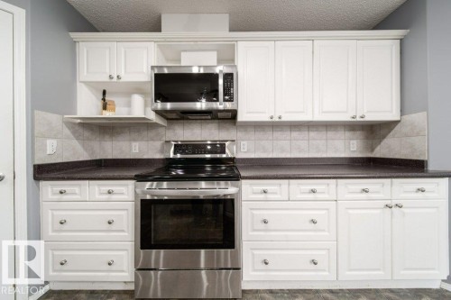 6 Lansing, Spruce Grove, AB - Indoor Photo Showing Kitchen
