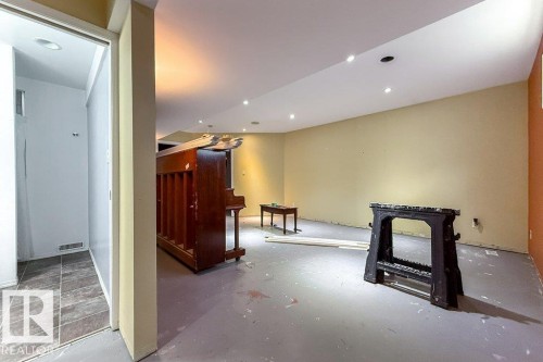 6 Lansing, Spruce Grove, AB - Indoor