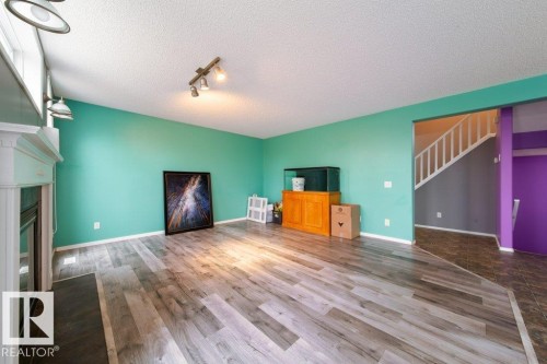 6 Lansing, Spruce Grove, AB - Indoor
