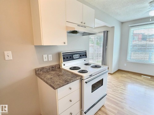 2206 38 Street, Edmonton, AB - Indoor Photo Showing Kitchen