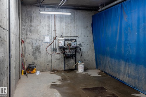 205 8515 99 Street, Edmonton, AB - Indoor Photo Showing Garage