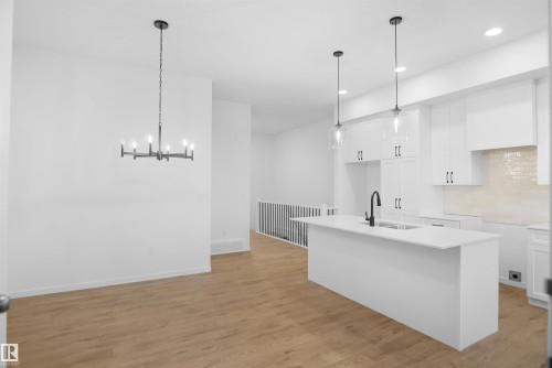 7507 Observer Lane, Edmonton, AB - Indoor Photo Showing Kitchen With Upgraded Kitchen