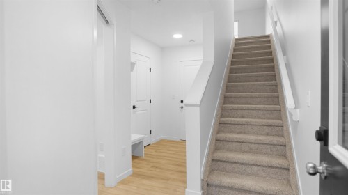 19 29 Airport Road, Edmonton, AB - Indoor Photo Showing Other Room