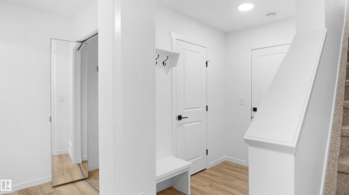 19 29 Airport Road, Edmonton, AB - Indoor Photo Showing Other Room