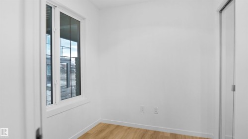 19 29 Airport Road, Edmonton, AB - Indoor Photo Showing Other Room