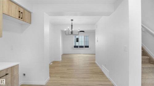 19 29 Airport Road, Edmonton, AB - Indoor Photo Showing Other Room