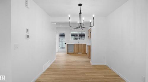 19 29 Airport Road, Edmonton, AB - Indoor Photo Showing Other Room