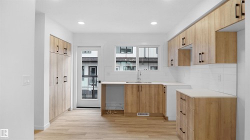 19 29 Airport Road, Edmonton, AB - Indoor