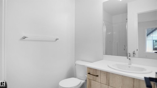 19 29 Airport Road, Edmonton, AB - Indoor Photo Showing Bathroom