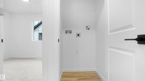 19 29 Airport Road, Edmonton, AB - Indoor Photo Showing Other Room