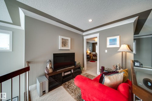 5410 Mcluhan End End, Edmonton, AB - Indoor