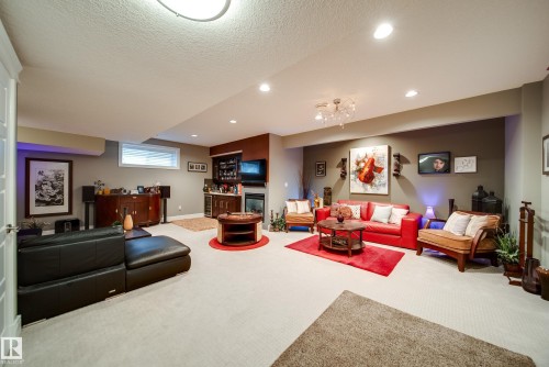 5410 Mcluhan End End, Edmonton, AB - Indoor