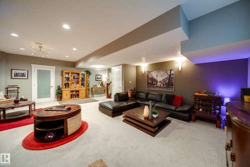 5410 Mcluhan End End, Edmonton, AB - Indoor