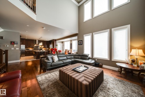 5410 Mcluhan End End, Edmonton, AB - Indoor Photo Showing Living Room