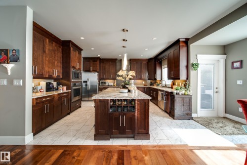 5410 Mcluhan End End, Edmonton, AB - Indoor Photo Showing Kitchen