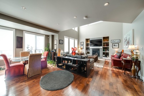 5410 Mcluhan End End, Edmonton, AB - Indoor Photo Showing Living Room