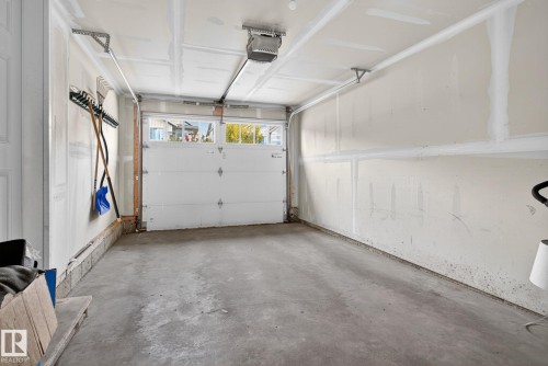1717 Chapman Way Sw, Edmonton, AB - Indoor Photo Showing Garage