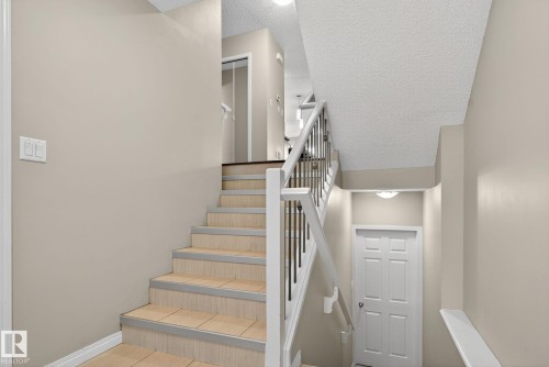 1717 Chapman Way Sw, Edmonton, AB - Indoor Photo Showing Other Room