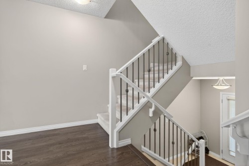 1717 Chapman Way Sw, Edmonton, AB - Indoor Photo Showing Other Room
