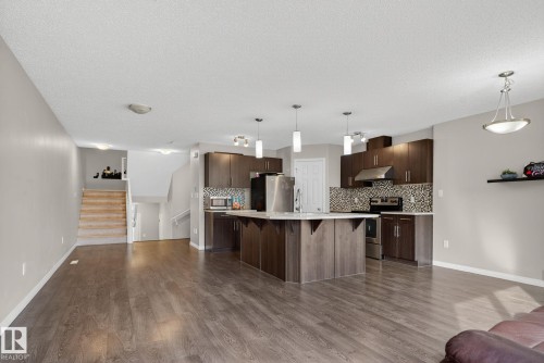 1717 Chapman Way Sw, Edmonton, AB - Indoor Photo Showing Kitchen With Stainless Steel Kitchen With Upgraded Kitchen