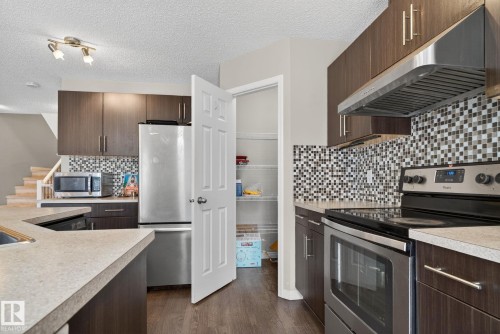 1717 Chapman Way Sw, Edmonton, AB - Indoor Photo Showing Kitchen With Stainless Steel Kitchen With Upgraded Kitchen