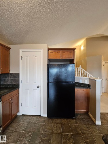 20604 48 Avenue, Edmonton, AB - Indoor Photo Showing Kitchen