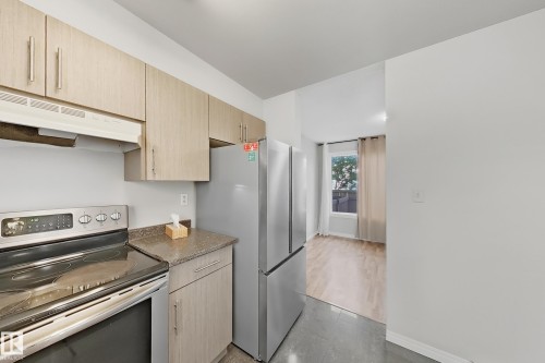 24 3812 20 Avenue, Edmonton, AB - Indoor Photo Showing Kitchen