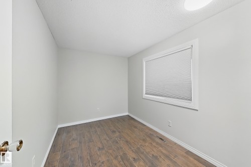 24 3812 20 Avenue, Edmonton, AB - Indoor Photo Showing Other Room