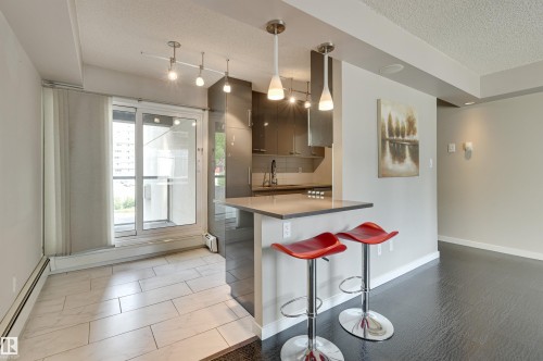 104 10140 115 Street, Edmonton, AB - Indoor