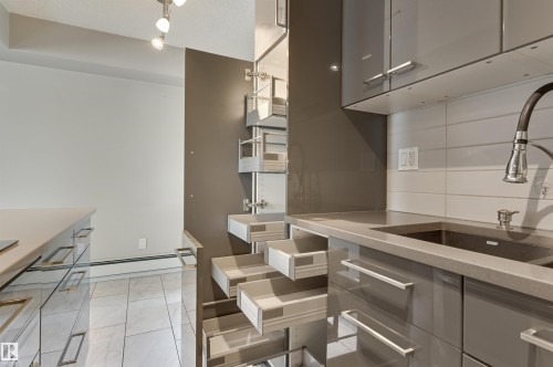 104 10140 115 Street, Edmonton, AB - Indoor Photo Showing Kitchen