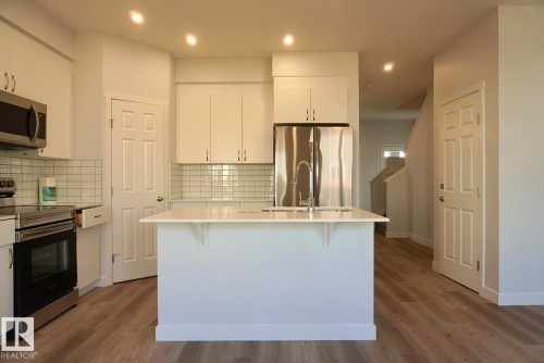 2013 209A Street, Edmonton, AB - Indoor Photo Showing Kitchen With Upgraded Kitchen